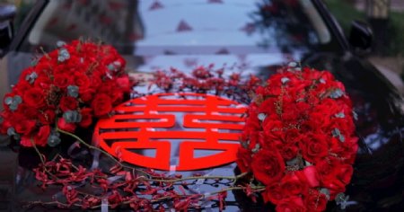 中式婚车鲜花装饰