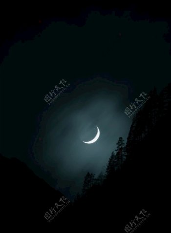 黑夜的月亮