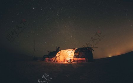 星空下的帐篷露营