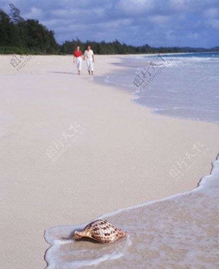 沙滩漫步