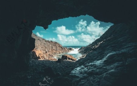 海边岩洞