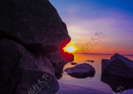 晚霞海水岩石