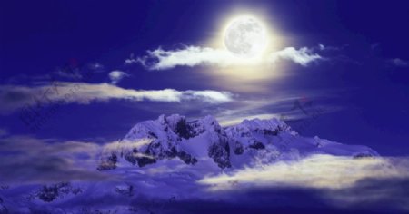 月球与雪山