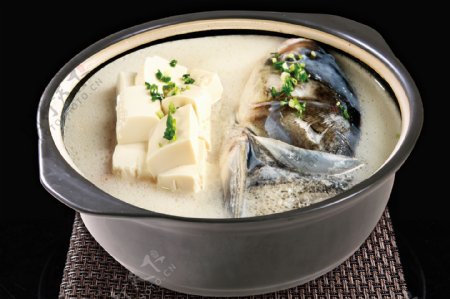 沙煲鱼头豆腐汤