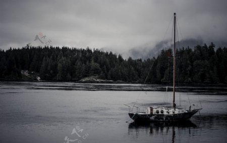 湖面小船黑白墙画背景素材