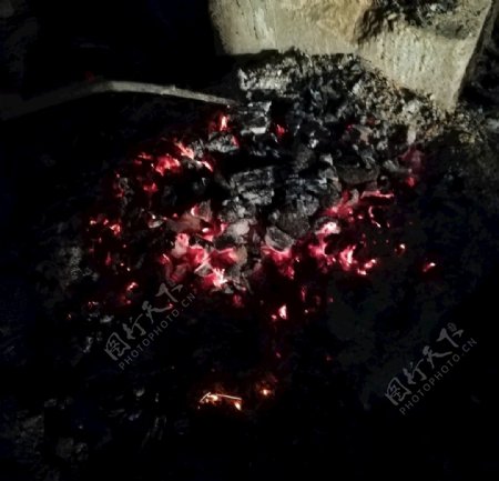 烤火火堆图片