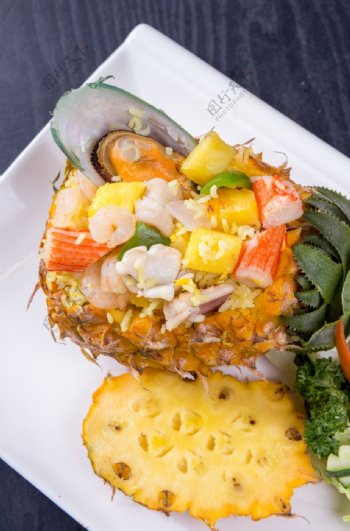 原盅海鲜菠萝饭图片