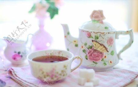 漂亮的陶瓷茶壶图片