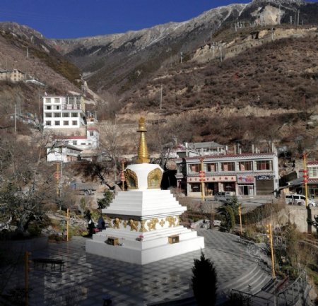 高山藏区白塔建筑图片