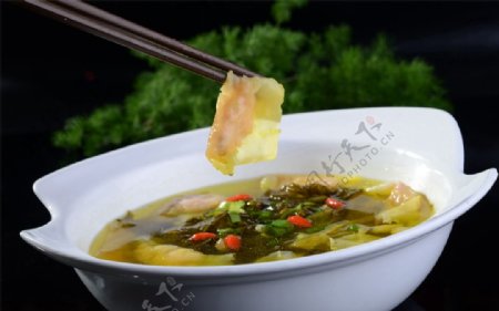 酸菜鱼皮饺图片