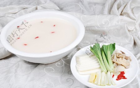 豫菜鲜淮山珍菌汤图片