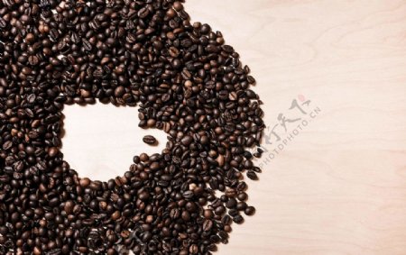 咖啡形状的咖啡豆图片