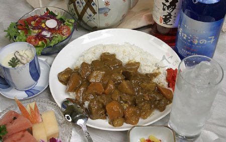 牛肉咖喱饭定食图片