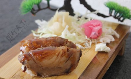 日韩料理豚肉烧图片