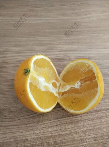 切开的脐橙图片