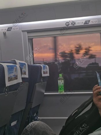 列车上的景色图片