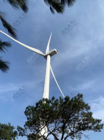 风力发电机组近距离拍照图片